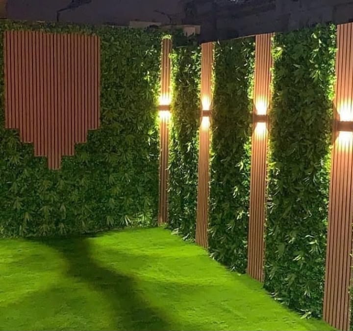 ديكور خارجي بخضار صناعية وبديل خشب